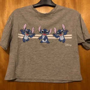 Stitch Disney tshirt  - Helt ny aldrig använd  Står st 40 men skulle Max säga M