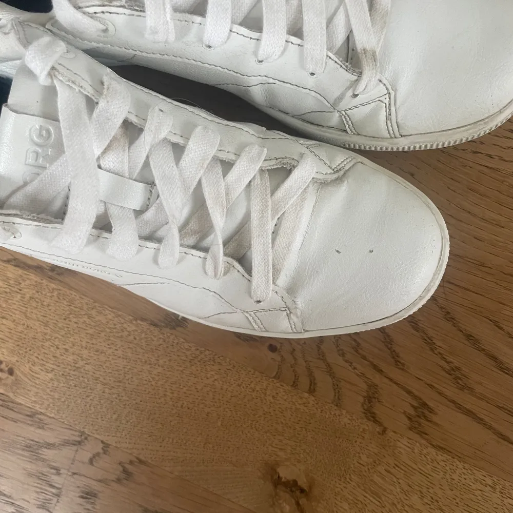 Bra skick & sköna sneakers🥰🥰. Skor.