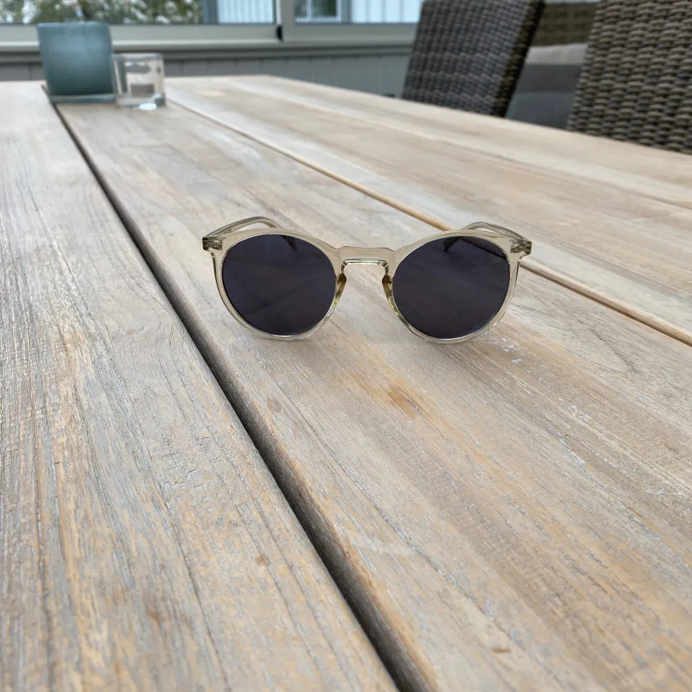 Hej! Säljer nu dessa riktigt snygga solglasögonen från Jack And Jones. Nypris 799. Köptes för ca ett år sedan men har använts sparsamt. Skick 9/10. Pris är diskuterbart! . Accessoarer.