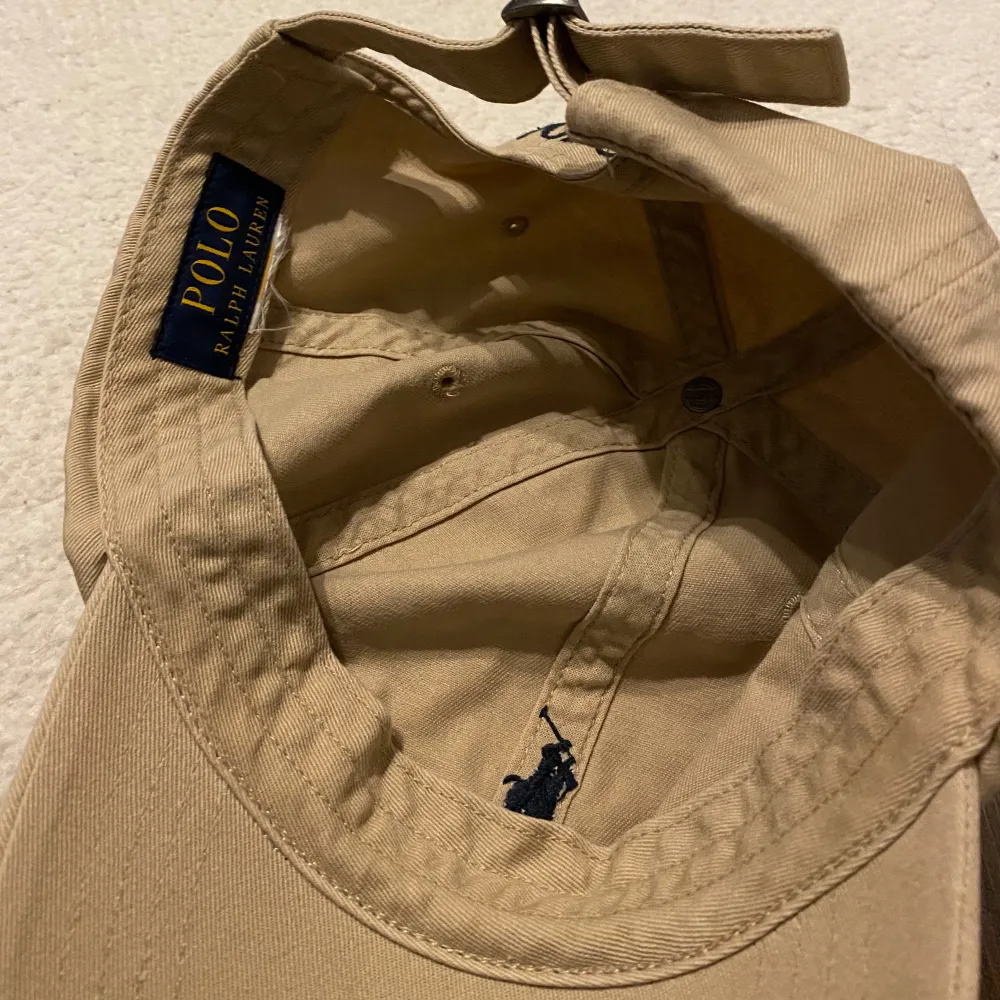 Säljer min Ralph Lauren keps då den inte används längre. Använd Max 10-15 gånger. Skick 9.5/10 Dm för fler frågor.. Accessoarer.