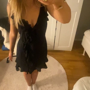 Klänning  - Fin klänning passar perfekt till sommaren. Storlek s. Passar xs och s och m. 💚💚💚💚💚 