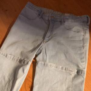 Low wait bootcut/ flare jeans från H&M storlek 152. Helt okej skick👌