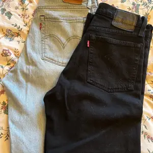 Båda jeansen i bra skick, storlek 26/30.  Ankellång modell passar perfekt till sommaren.  Kan givetvis köpas separat också, hör av er så kan det diskuteras.