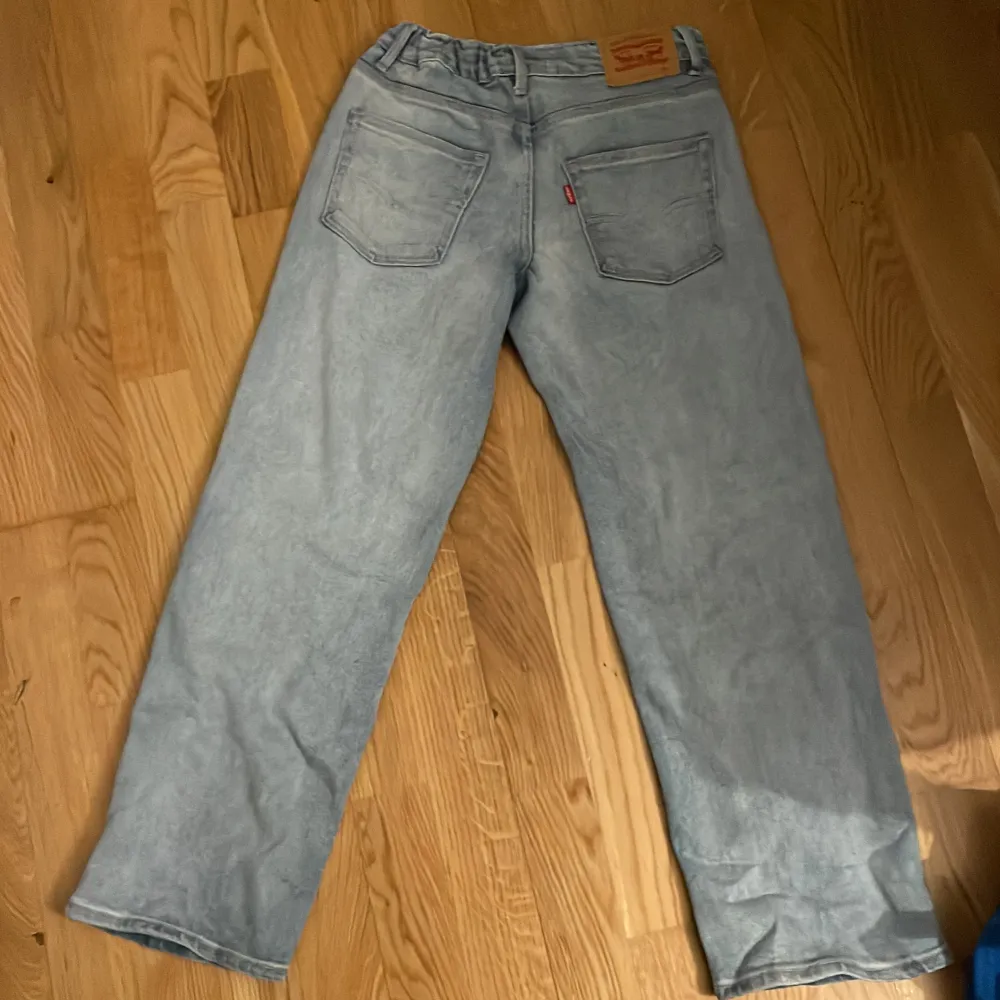 Säljer att par Levis jeans 9/10 skick använda Några få gånger skriv om ni är intresserade eller om vill ha fler frågor . Jeans & Byxor.
