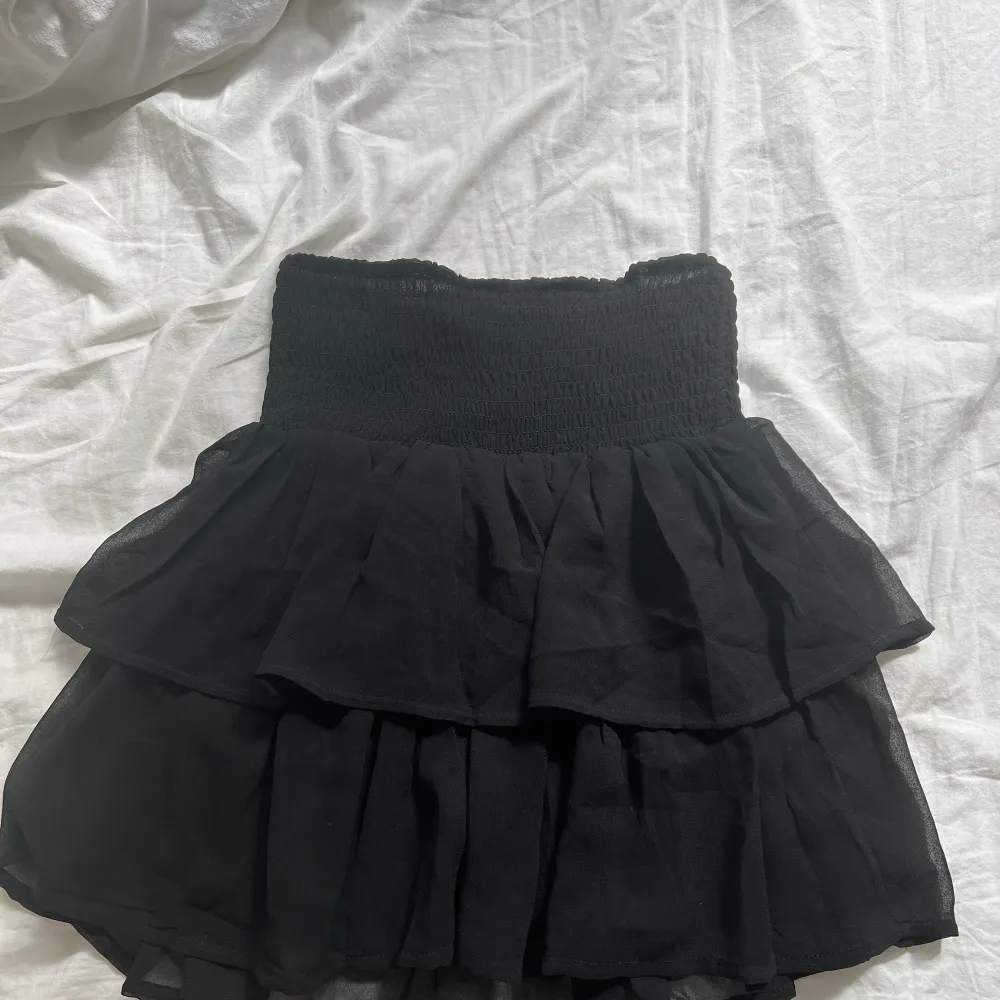Säljer denna basic men också mycket snygga kjol! Inga defekter🤗. Kjolar.