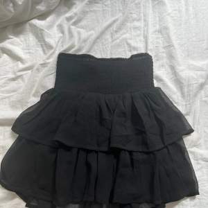 Säljer denna basic men också mycket snygga kjol! Inga defekter🤗