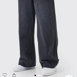 Oanvända byxor - Storlek 42