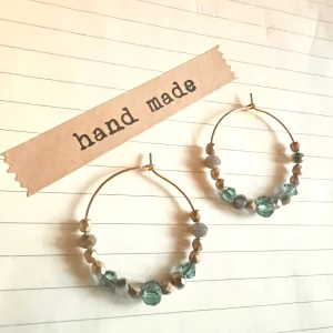 Örhängen  - Runda örhängen i guld, petrol och grått