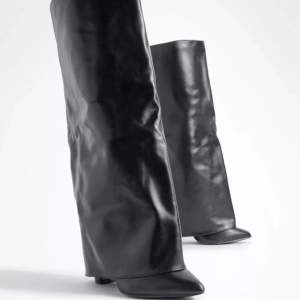 Säljer dessa helt OANVÄNDA foldover boots!! 😍