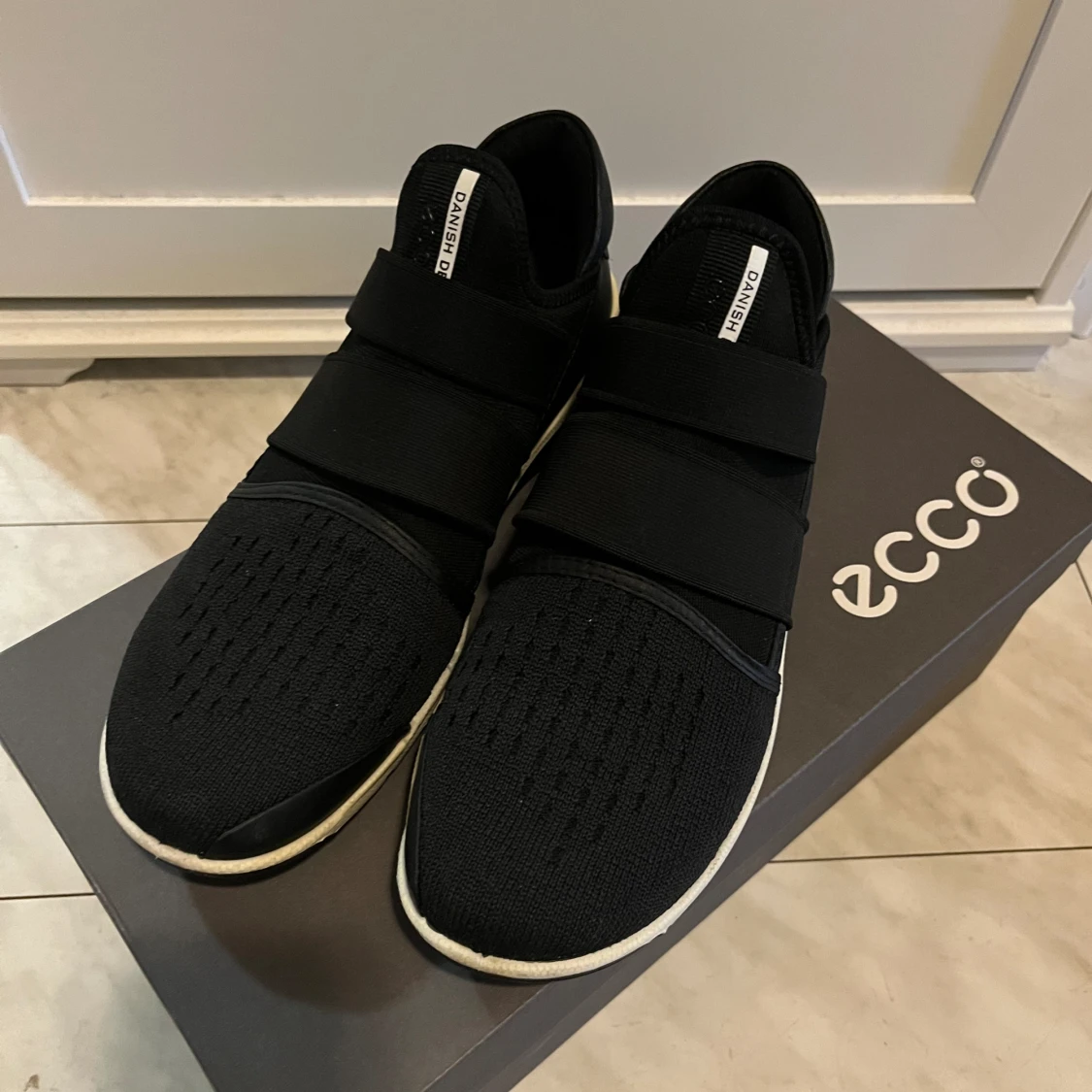 Black sneakers from Ecco - 93