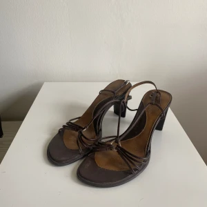 Vintage klackskor - Vintage klackar, säljer då dom aldrig används. Klacken är 6cm! 