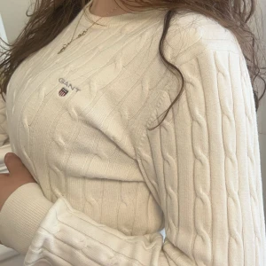 tröjor  - tröjor i bra skick. lite blandat. HM gröna 140stl Gant  stl S brun 152 rosa 146 passar XXS  hör av dig för mer frågor Säljer det som paketpris 350 eller separat hör av dig vid intresse 