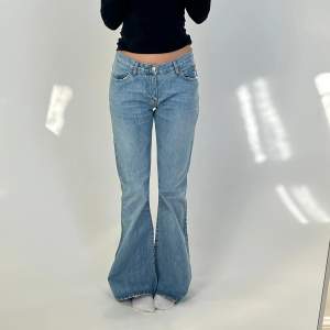 Suuuperfina jeans från Miss Sixty. Perfekt ljusblå färg och jättebra kvalite. Jag är 180 cm lång