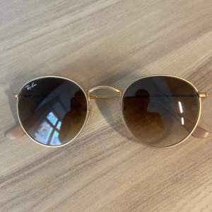 Solglasögon Rayban 🕶️   Använda fåtal gånger   