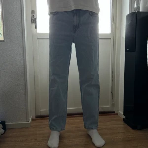 Jeans  - Säljer dessa snygga jeansen från Mango (MNG), användt några gånger, annars super fint skick på dem. Säljs pågrund av att jag har liknade jeans redan. 