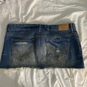 Hollister miniskirt - Säljer min superfina denimkjol från Hollister då den inte passar mig. Bara att skriva vid frågor💗