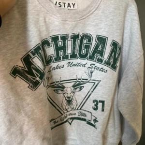 Michigan stay - Säljer denna sweatshirt jätte fin använt 2 gånger som ny köpte från carlings