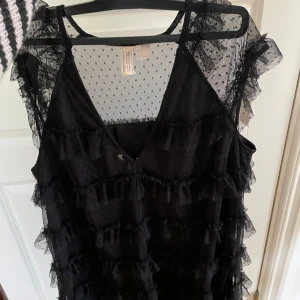 Klänning - Så fin klänning i spets!