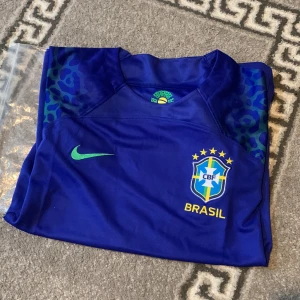 Brazil T-shirt  - Helt ny använd bara två gånger. Priset kan diskuteras 