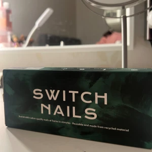 Switch nails sett  - Återanvändbara press on naglar från switch nails, aldrig använt (råkade beställa två). Ny pris 250kr. Pris kan diskuteras!!