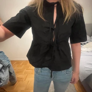 Blus med knytband  - Använd 1 gång