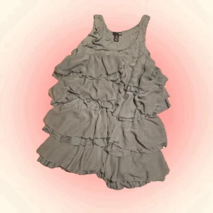 Klänning - En grön klänning som är perfekt till sommaren, nyskick 