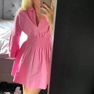 Klänning ifrån zara  - Söt klänning  ifrån zara, storlek L. 💕 150kr