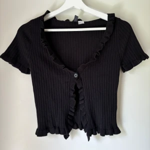 Kofta  - storlek S  Inte använts  Kortärmad 