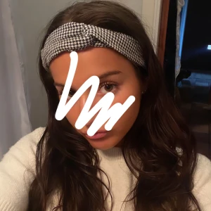 Hårband  - Fint hårband i väldigt bra skick 🤍