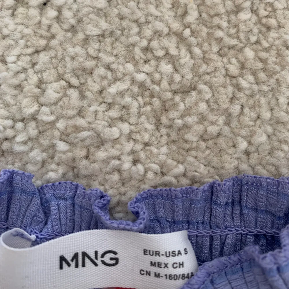 Lila linne från Mango som inte kommer till användning 💜 . Toppar.
