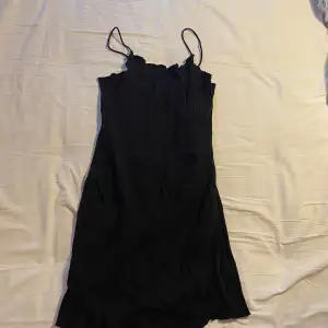 Tight snygg svart klänning