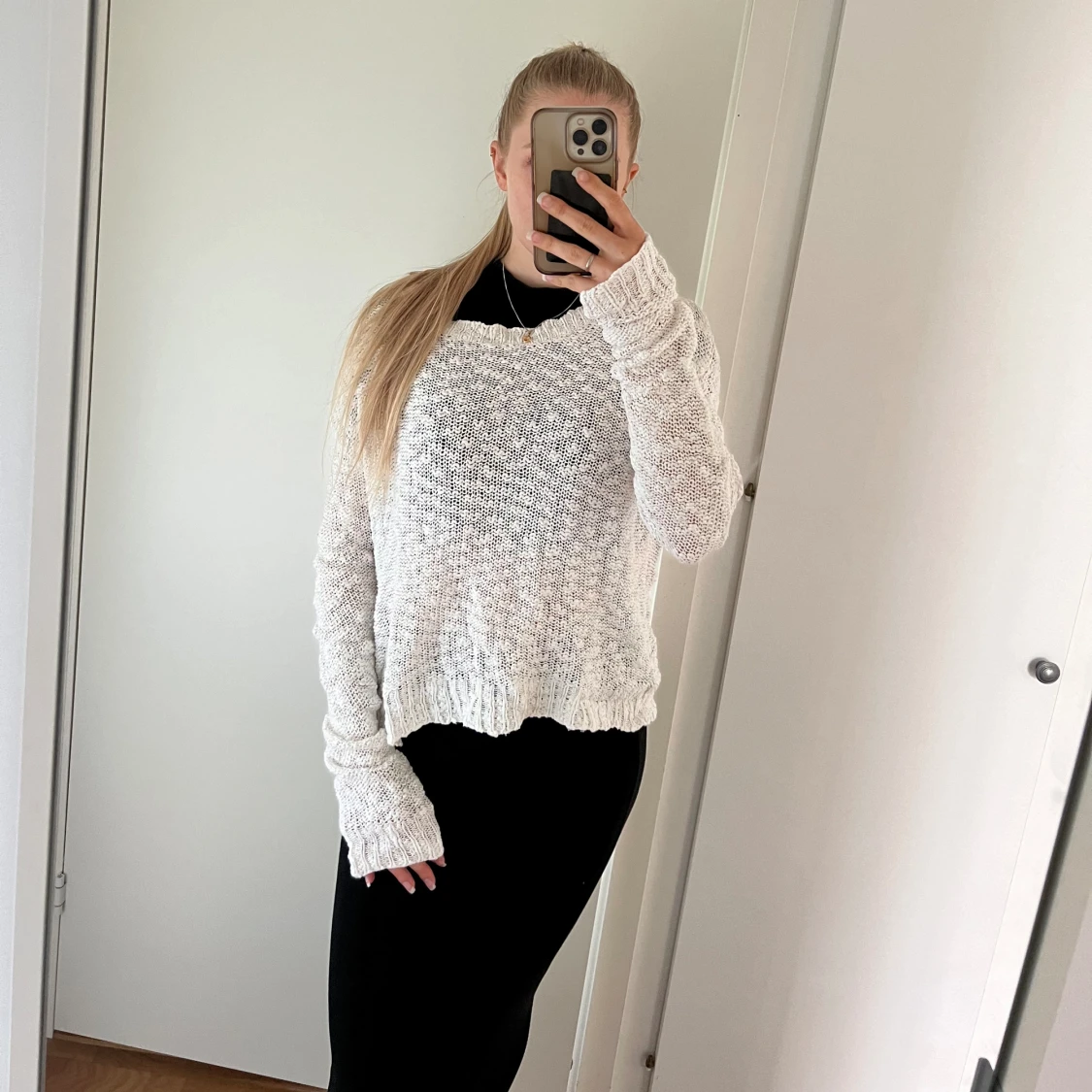 Vit långarmadtröja