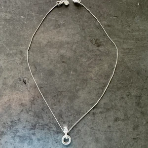 Halsband (Snö) - Fint skick