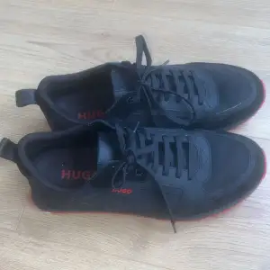 Hugo boss skor knappast använda säljer pga dem var för stora, skicket är ganska bra 7,5/10. Kom DM för mer info.