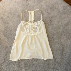 Fint linne - Gulligt vitt linne till sommaren från stradivarius