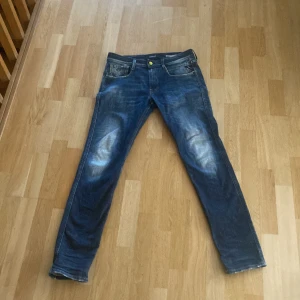 Replay Anbass Jeans - Väldigt bra skick utom slutning (bild 3) inget hål