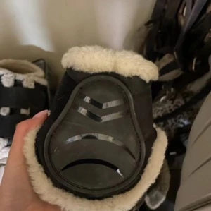 Bakbenskydd - I nyskick, testade en gång. 