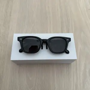 Säljer helt nya solglasögon från Chimi med modellnamn ”02 Black”. Kostar 1200kr nya och säljer dessa för 400kr. Hör av dig vid frågor eller funderingar!