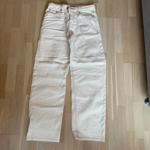 Baggy Jeans  - Aldrig använt. Sköna texturer på Jeansen. 