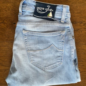 Jacob Cohen jeans  - Säljer dessa slim jeans från Jacob Cohën i storlek 31. Modellen på jeansen är 622. Jeansen är i utmärkt skick. Skriv om du har några frågor.