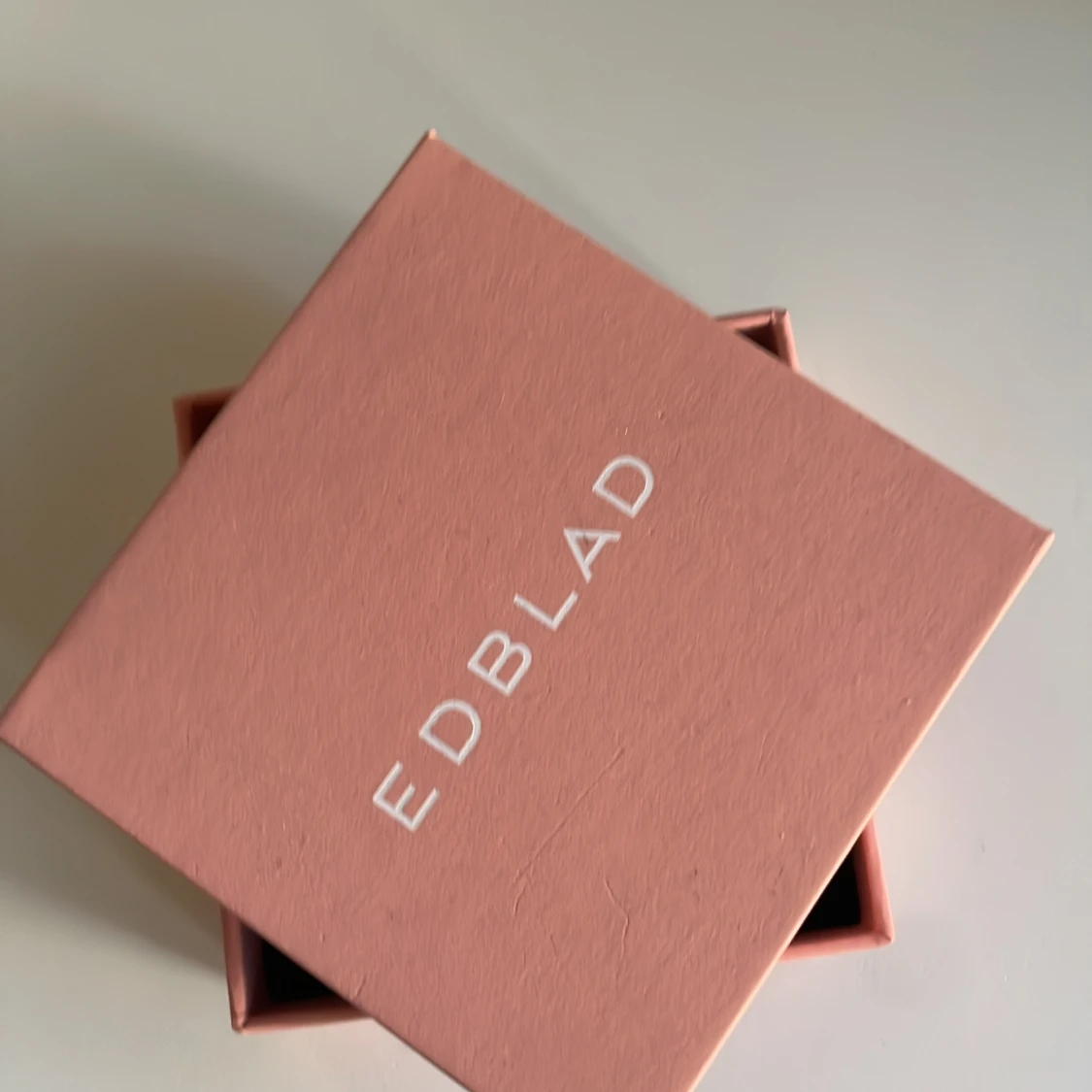 Har köpt dom och tycker dom är super fina men jag passar inte riktigt i dom. Har aldrig använt dom och dom är helt nya. Pris går att diskutera. 🎀🎀 - 90