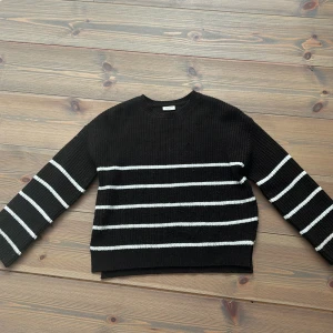 Stickad tröja  - Stickad randig tröja från Kappahl i stl 146-152 Köp gärna via köp-nu funktionen 💞