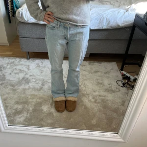 Bootcut jeans - Ljusblå jeans från zara! Bra skick😋passar de som är 160 och under