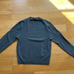 Uniqlo cashmere tröja - Grå 100% cashmere Perfekt skick
