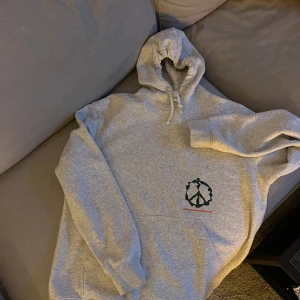 Hoodie  - Snygg huvtröja som är som ny. Från herravdelningen.