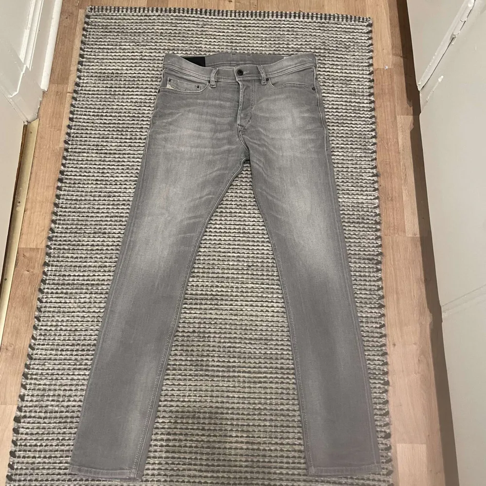 Jag säljer mina fina diesel jeans i storlek W30 L32, de är sparsamt använda. De är i bra skick. Skriv om du har några funderingar:) Först till kvarn:) . Jeans & Byxor.