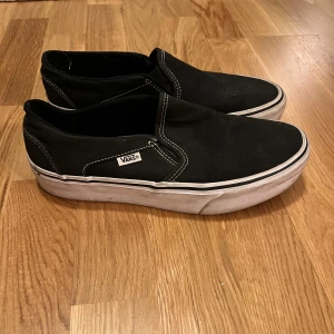 Sneakers Vans - Jättefina klassiska Vans i storlek 40. Fint skick, knappt använda. 