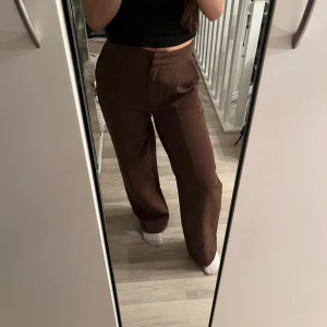 Konstymbyxor  - Bruna jättefina konstymbyxor, bra skick!💗