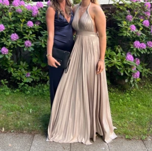 Goddiva balklänning - Super fin balklänning, nypris 1600kr använd en gång. Helt ny skick pris kan diskuteras ☺️