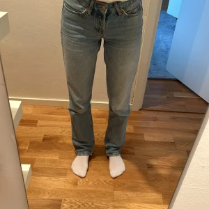 Jeans - Icon Jeans från lager 157 i storlek xxs. Ganska stora i storlek så det passar som xs eller s. Ganska använda men i bra skick och inga skador. Original pris: 400